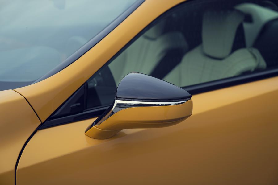 Детали экстерьера Lexus LC500 Inspiration Series (Flare Yellow) 2019 года  (NA) (фото 36 из 40)